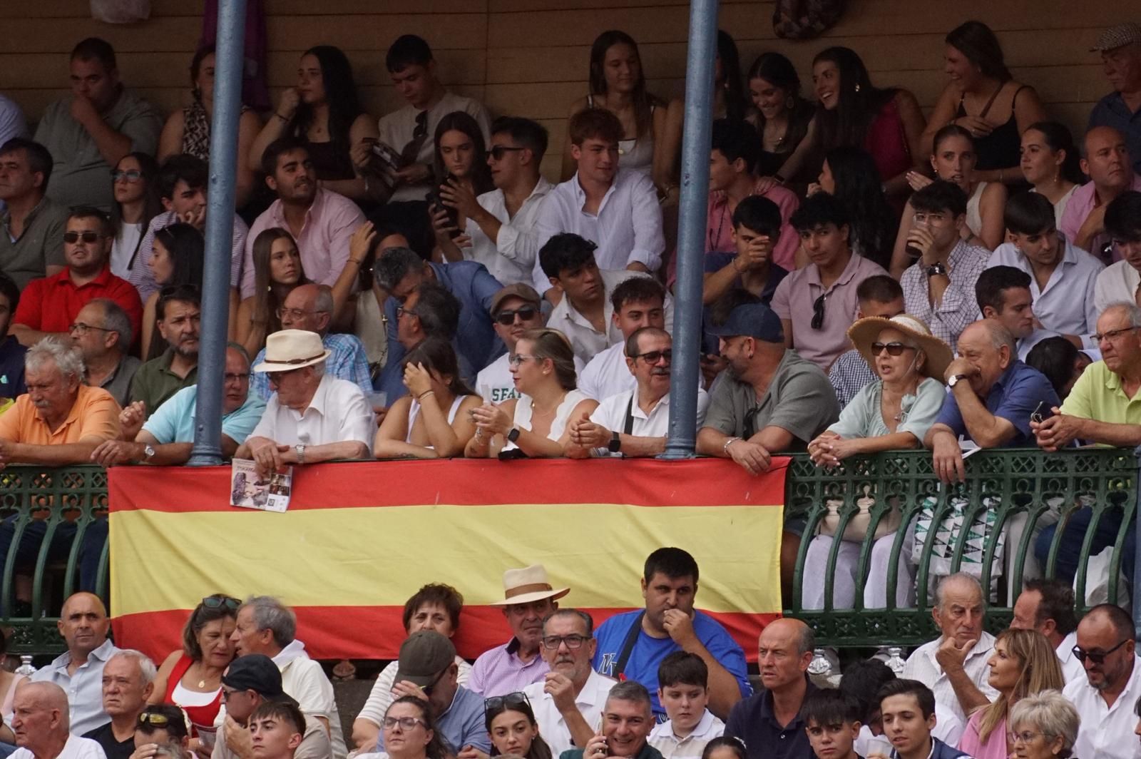 Gran ambiente en La Glorieta para la tarde de toros de Morante de la Puebla, Ismael Martín y Marco Pérez