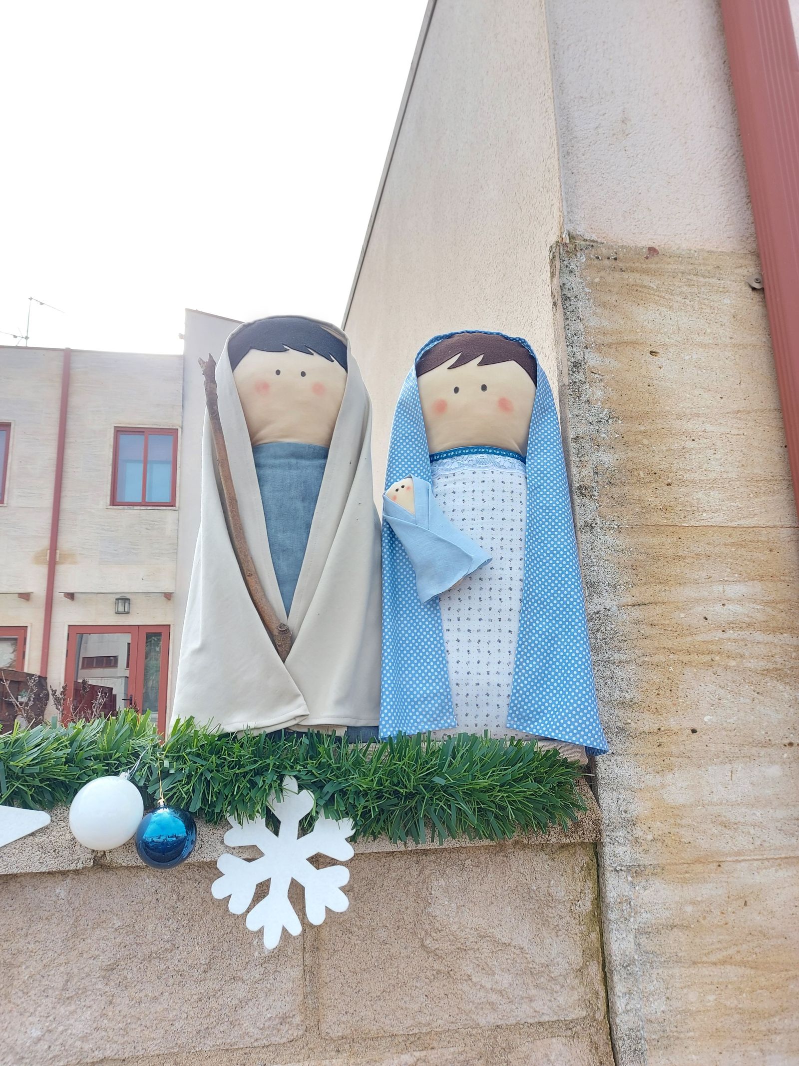 i-m-l-m-decoracion-navidena-en-una-vivienda-situada-en-la-calle-canada-real-en-doninos-de-salamanca-1