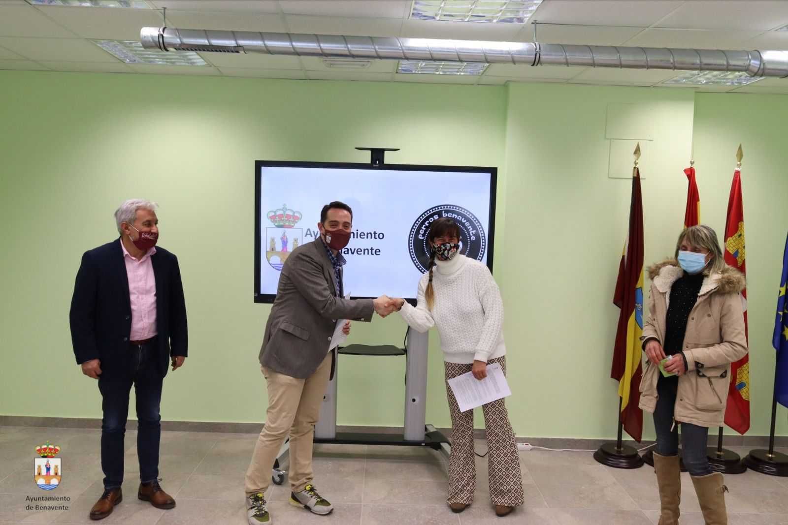 Firma de la renovación del convenio de colaboración con la Asociación Protectora de Animales “PROCAN Hogar para un amigo”