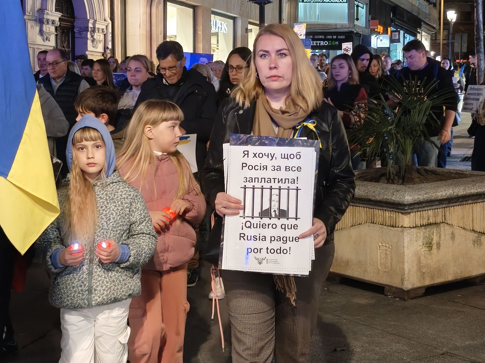 La Asociación de Ucranianos de Salamanca recorre la calles de la capital