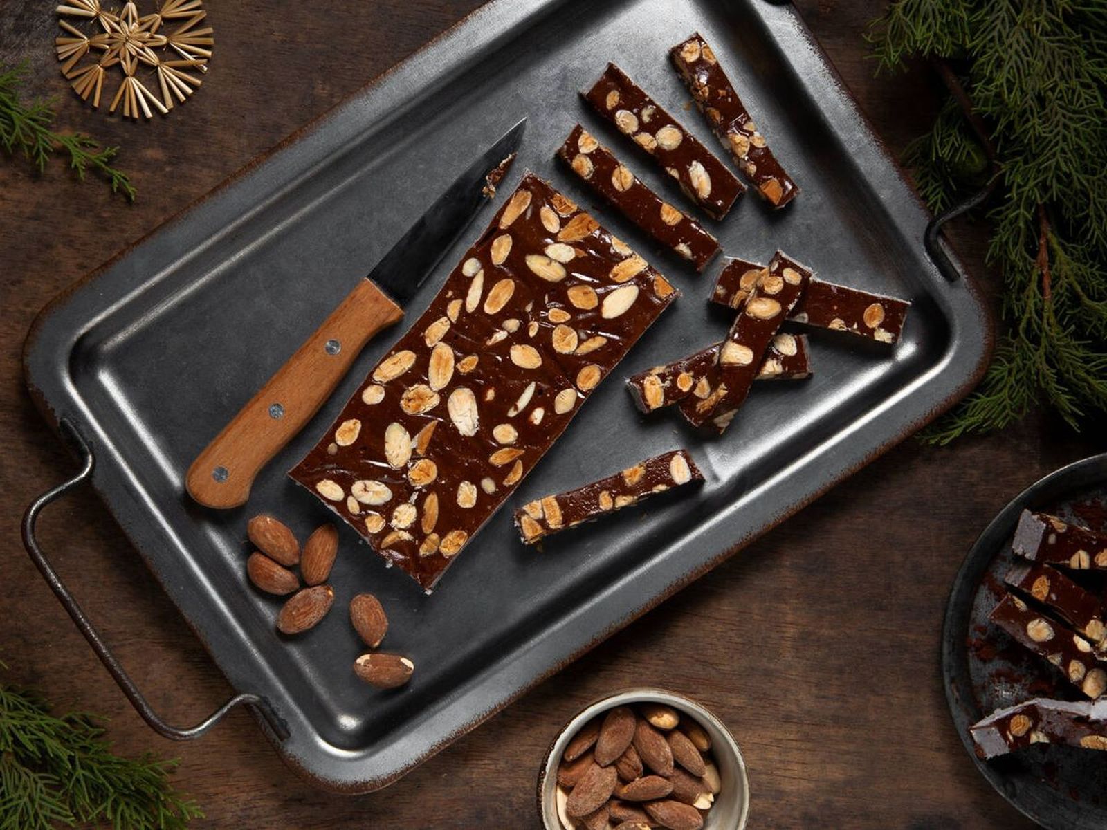 Imagen de archivo de un plato de turrones