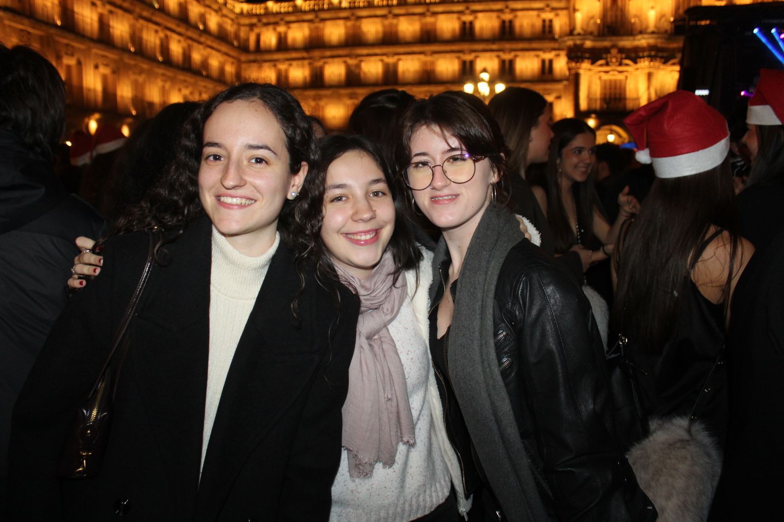 Miles de personas disfrutan de las campanadas y la fiesta del Fin de Año Universitario