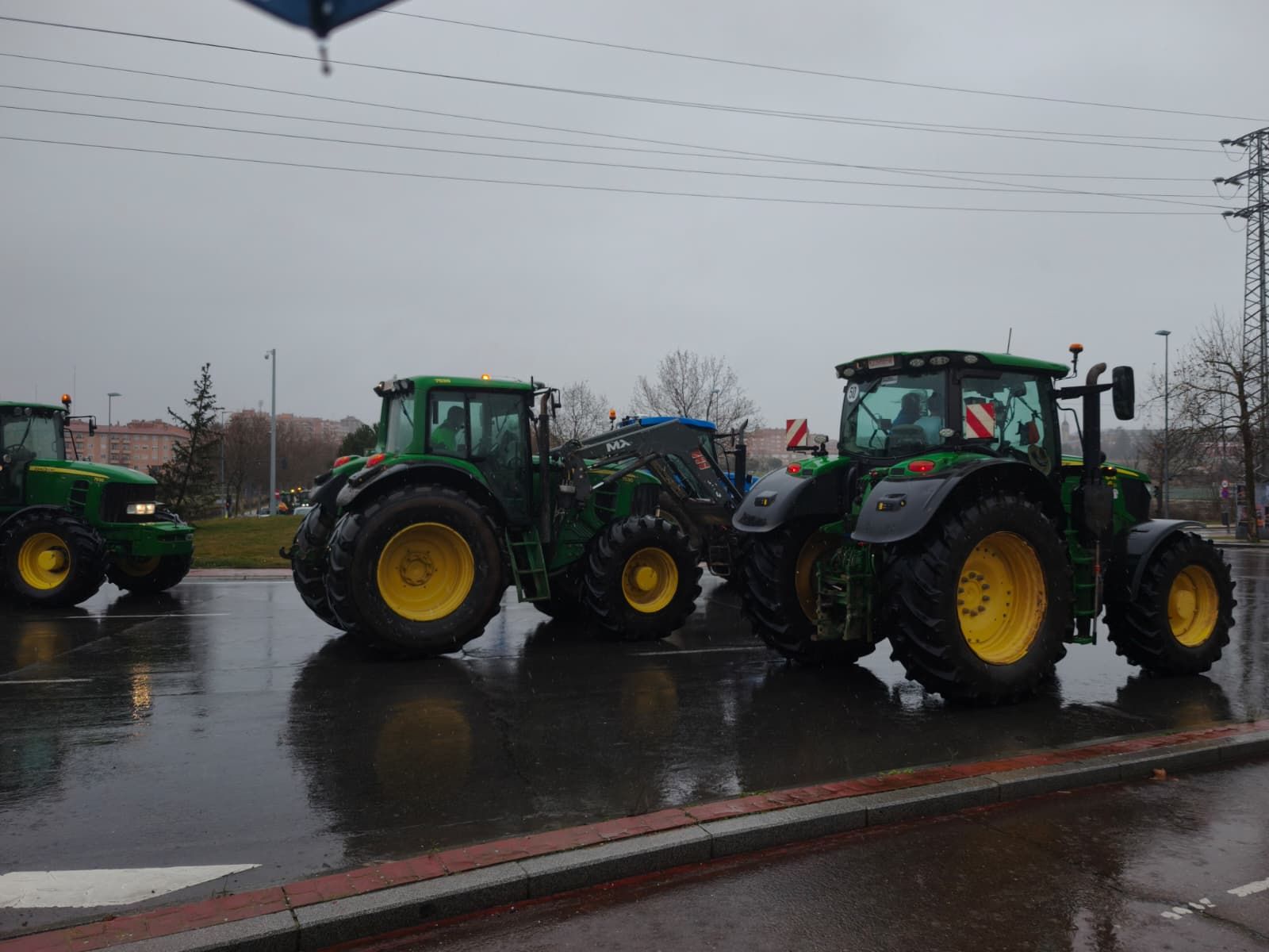 En imágenes la marcha con tractores y vehículos de campo en Salamanca en protesta contra Mercosur