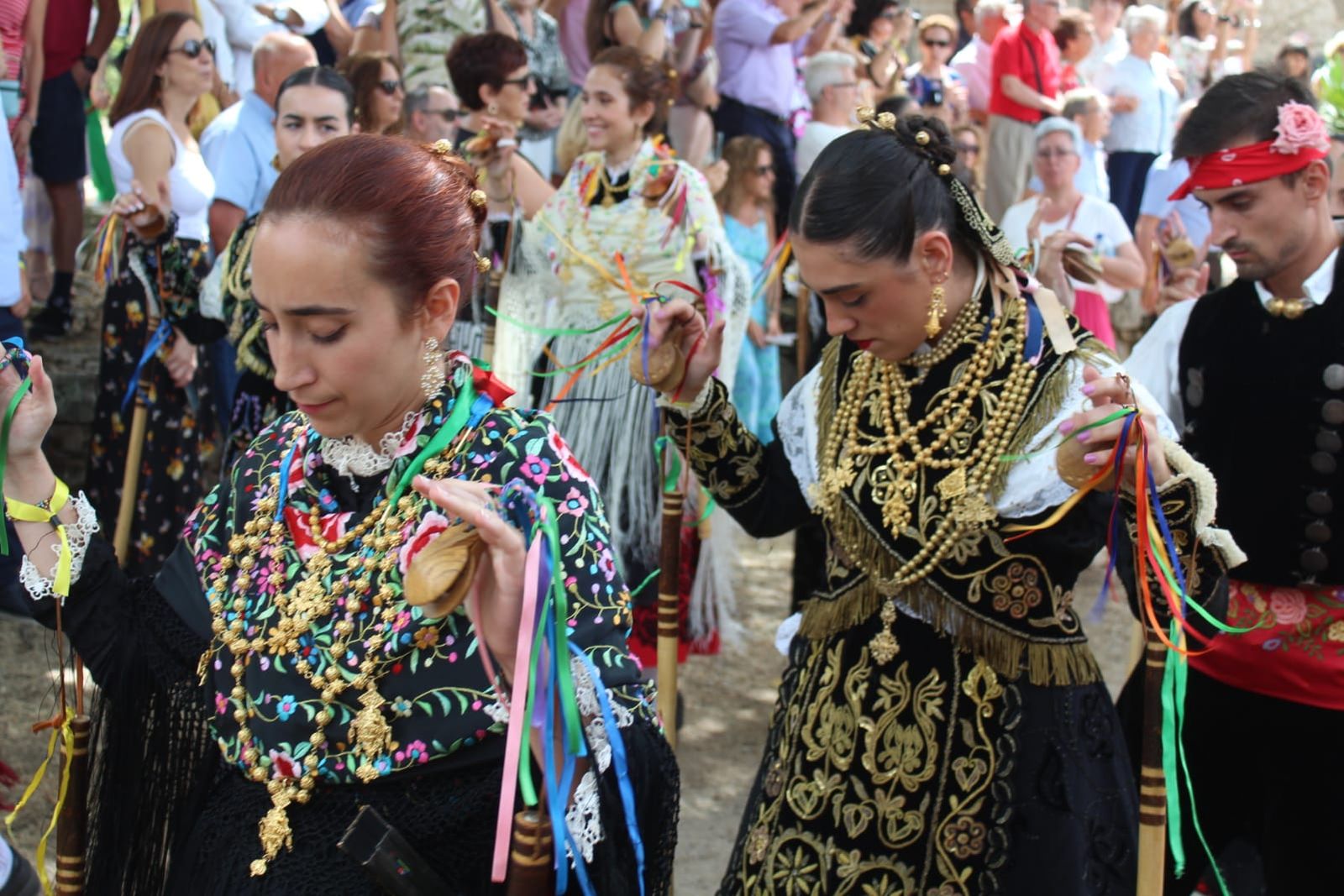 solemne-misa-en-la-iglesia-del-robledo-de-sequeros-procesion-y-ofertorio-26
