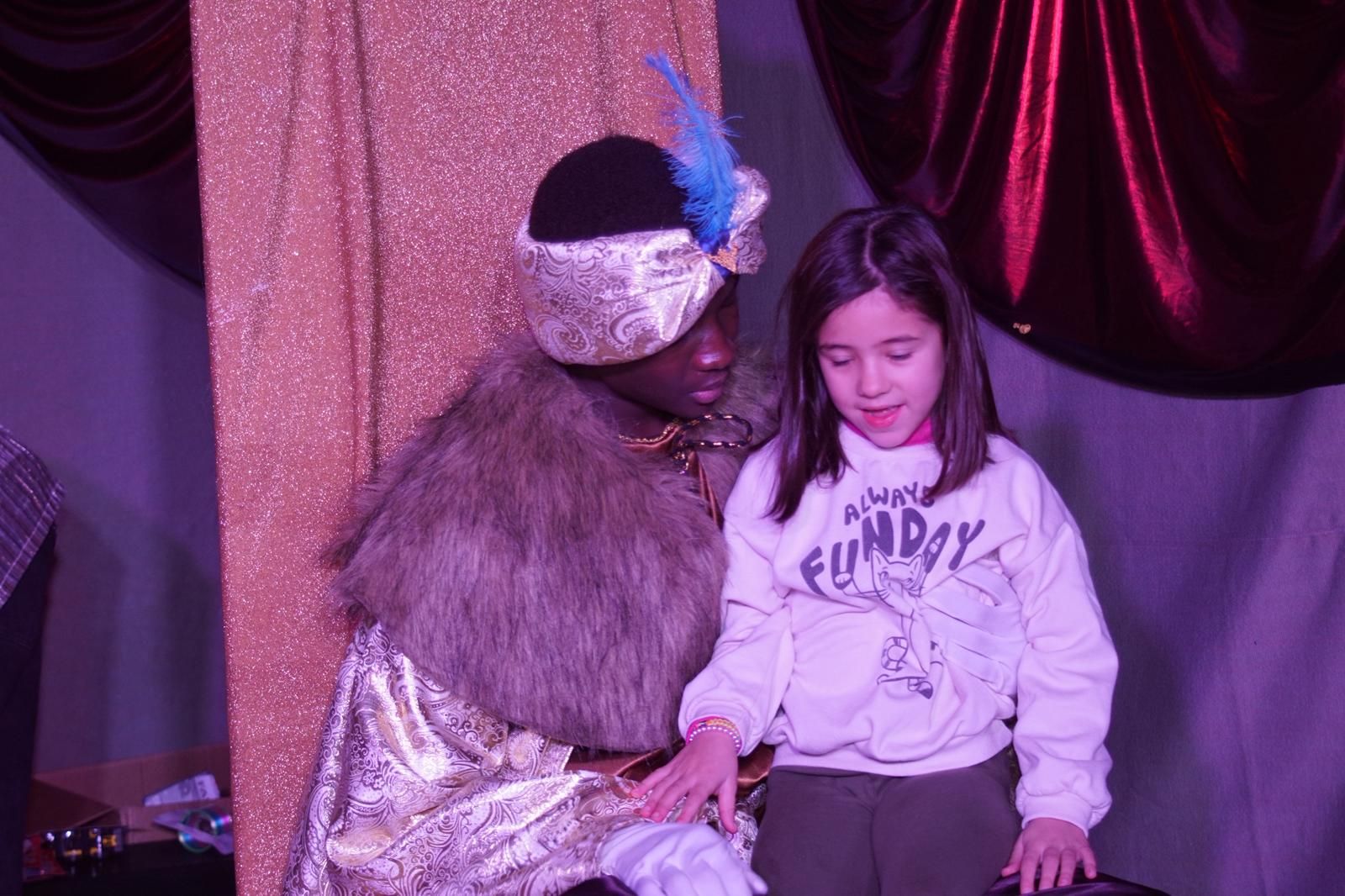 Los Reyes Magos reciben las cartas de los niños de El Encinar