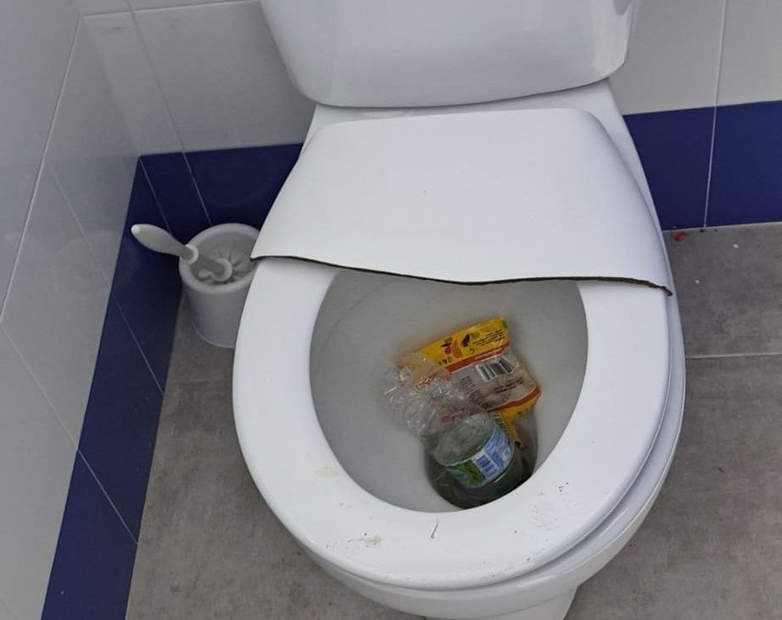 Vitigudino destrozos baños centro cultural 4