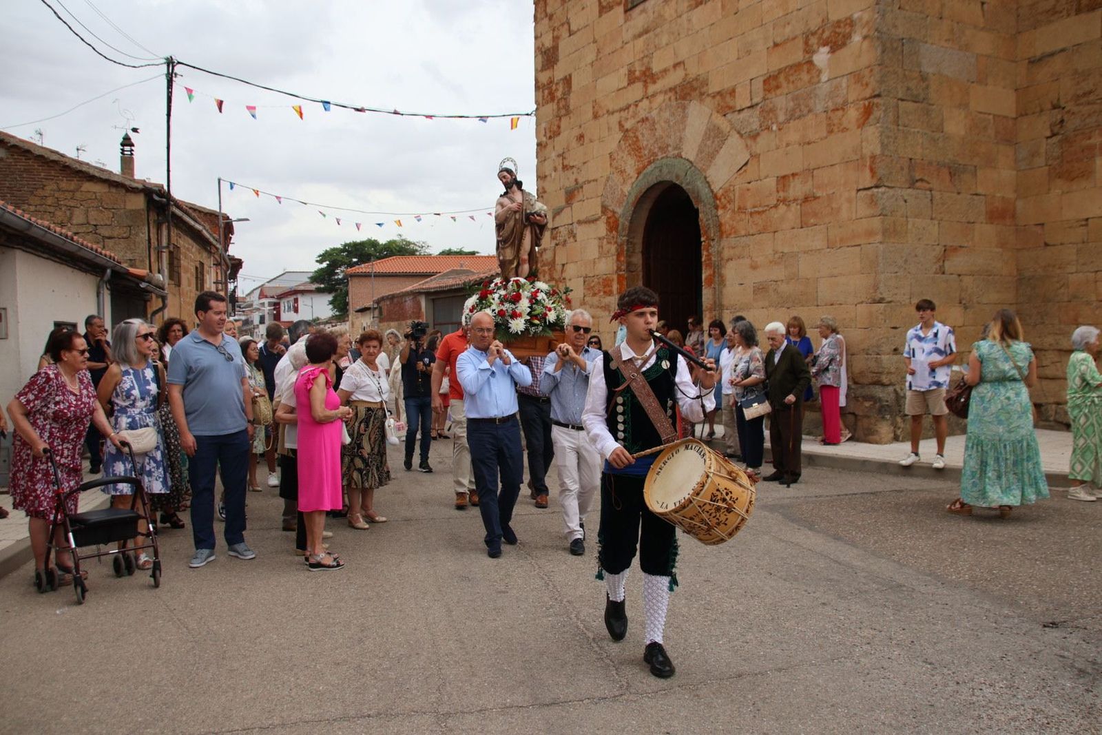 GALERÍA  | Procesión de San Juan Bautista en La Velles