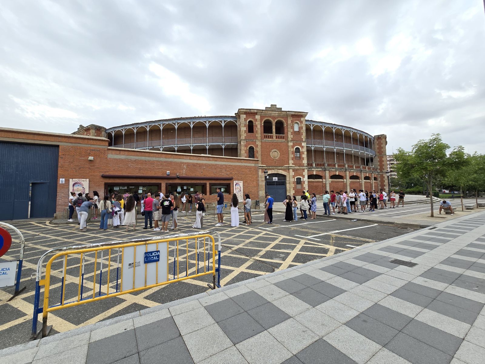 Nuevas colas para adquirir los nuevos abonos para la Feria Taurina de Salamanca, 31 de agosto