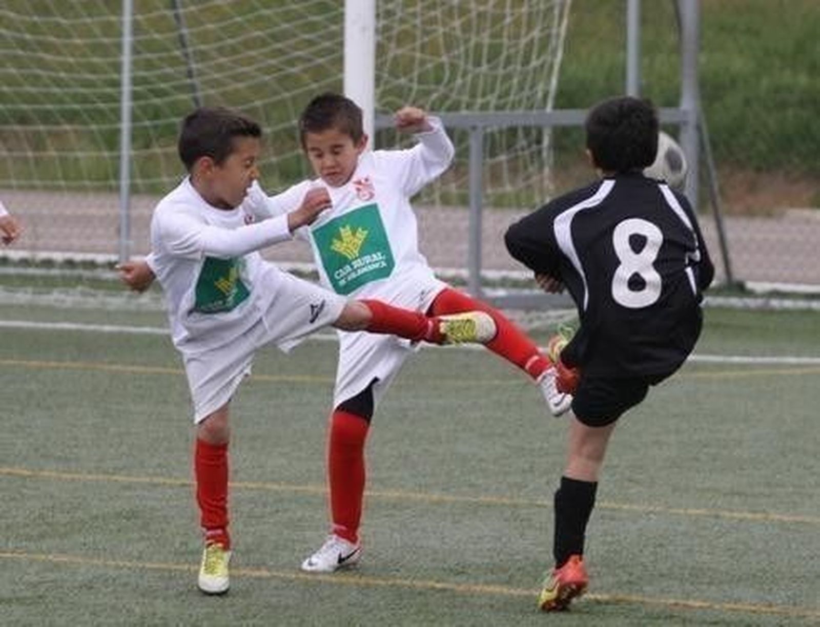 Navega y Hergar anuncian captaciones de futbolistas