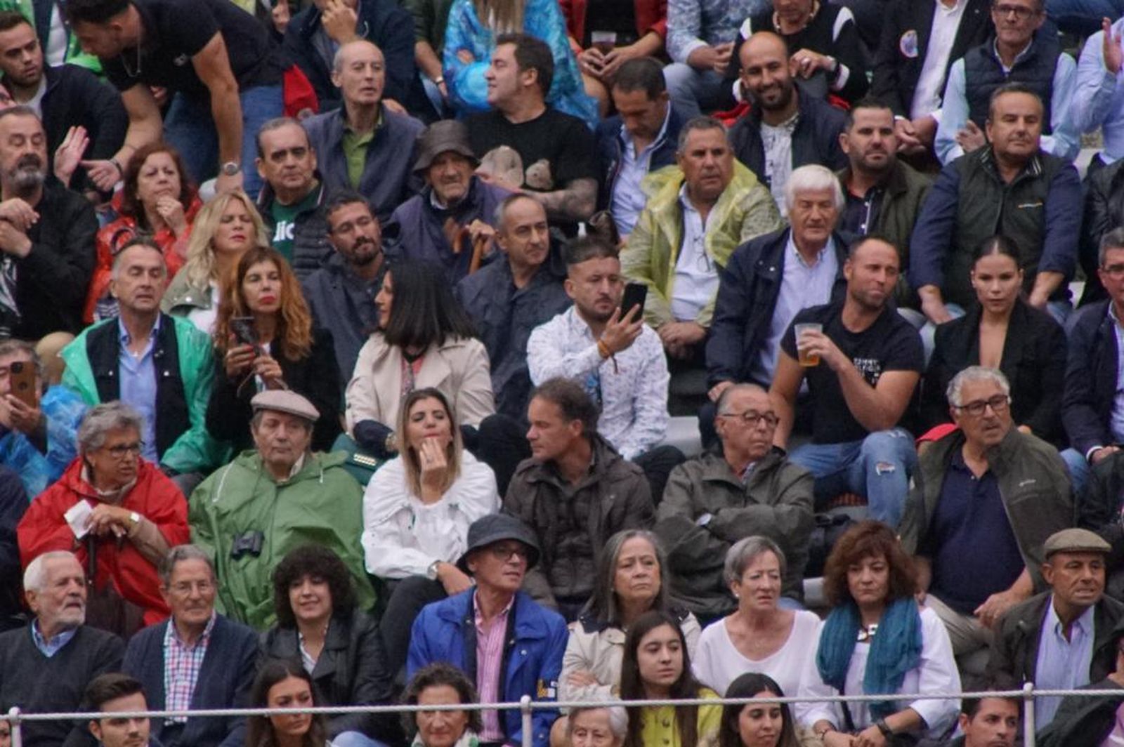 tendidos-de-la-glorieta-durante-la-corrida-de-garcia-y-olga-jimenez-77