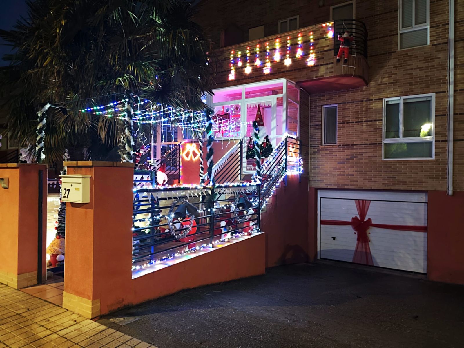 S.M.L. - Decoración navideña en una vivienda de Monterrubio de la Armuña (1).jpg