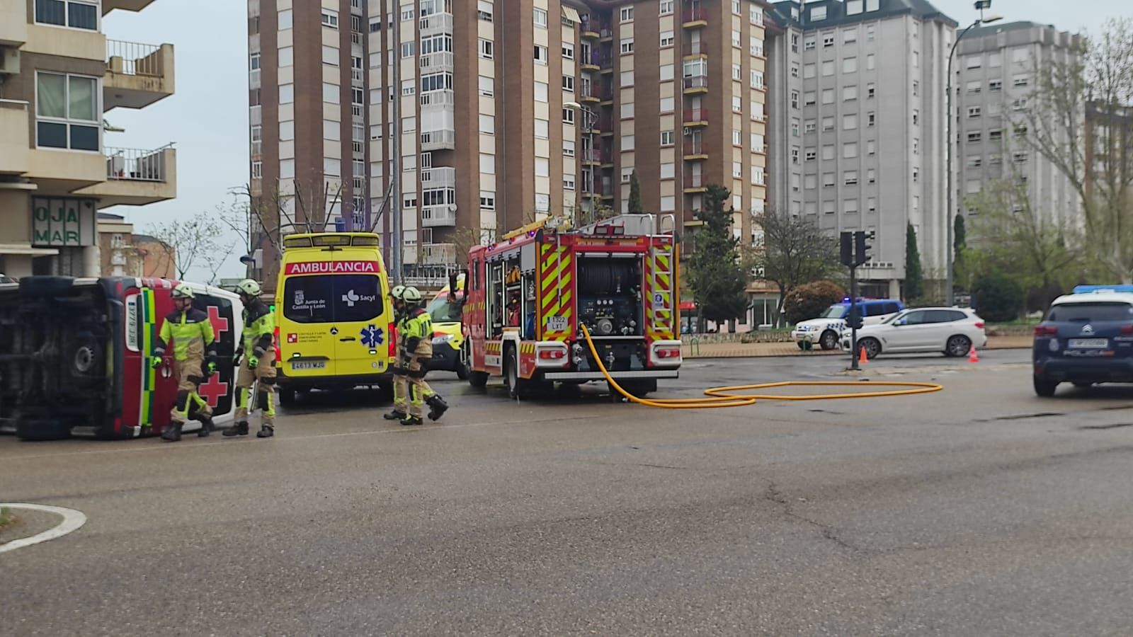 vuelco-de-una-ambulancia-en-zamora-capital-11