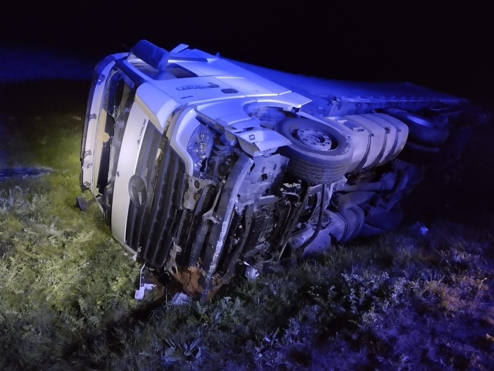 Camión volcado esta noche en la A 6