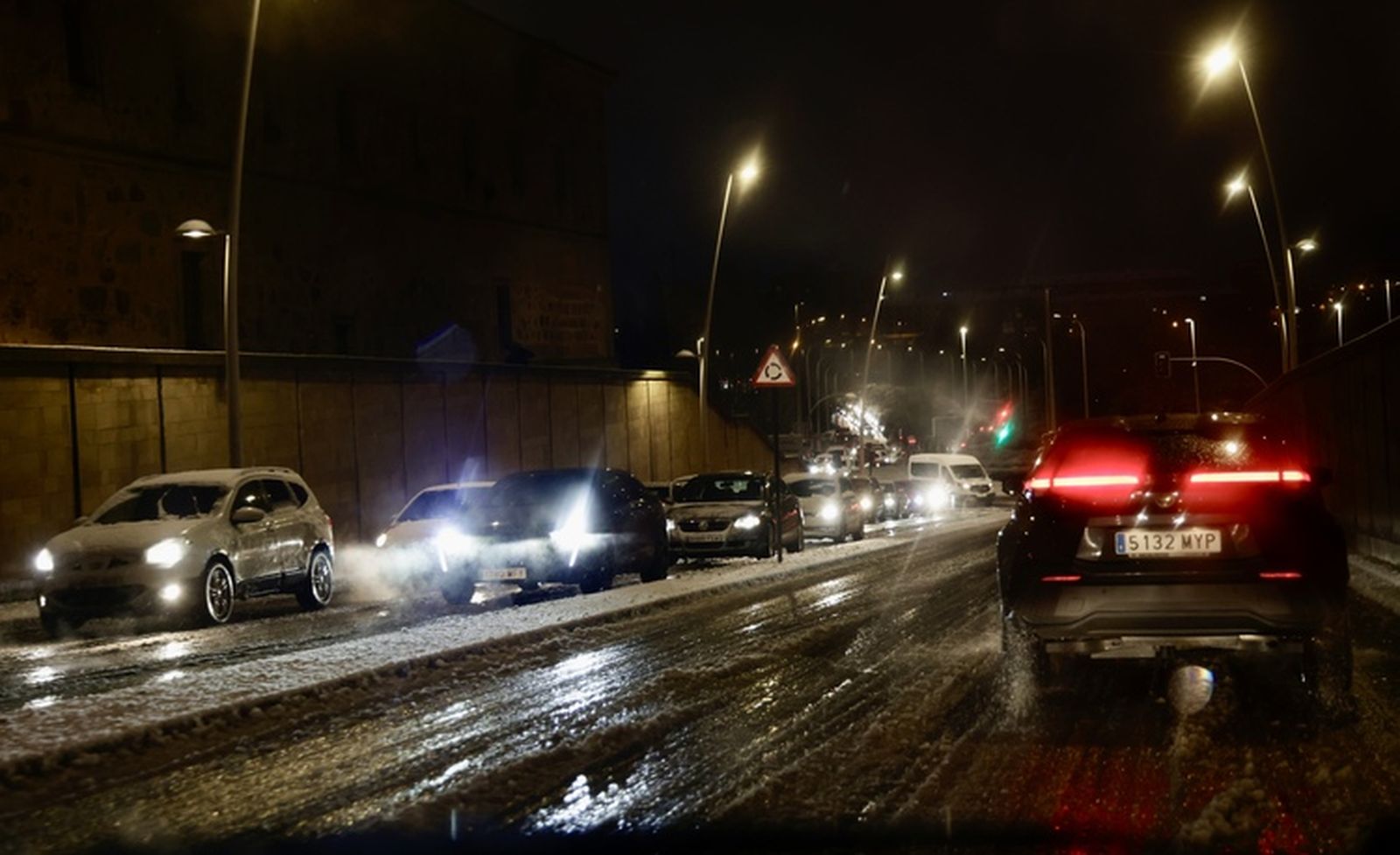 La nieve anega carreteras y tiñe de blanco Salamanca capital y provincia: imágenes de la nevada de este 28 de enero