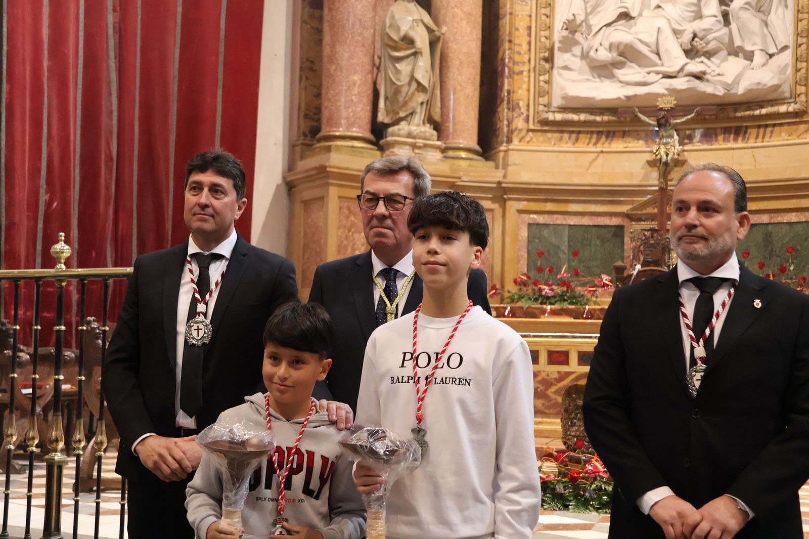 entrada-de-nuevos-hermanos-de-la-cofradia-del-silencio-15