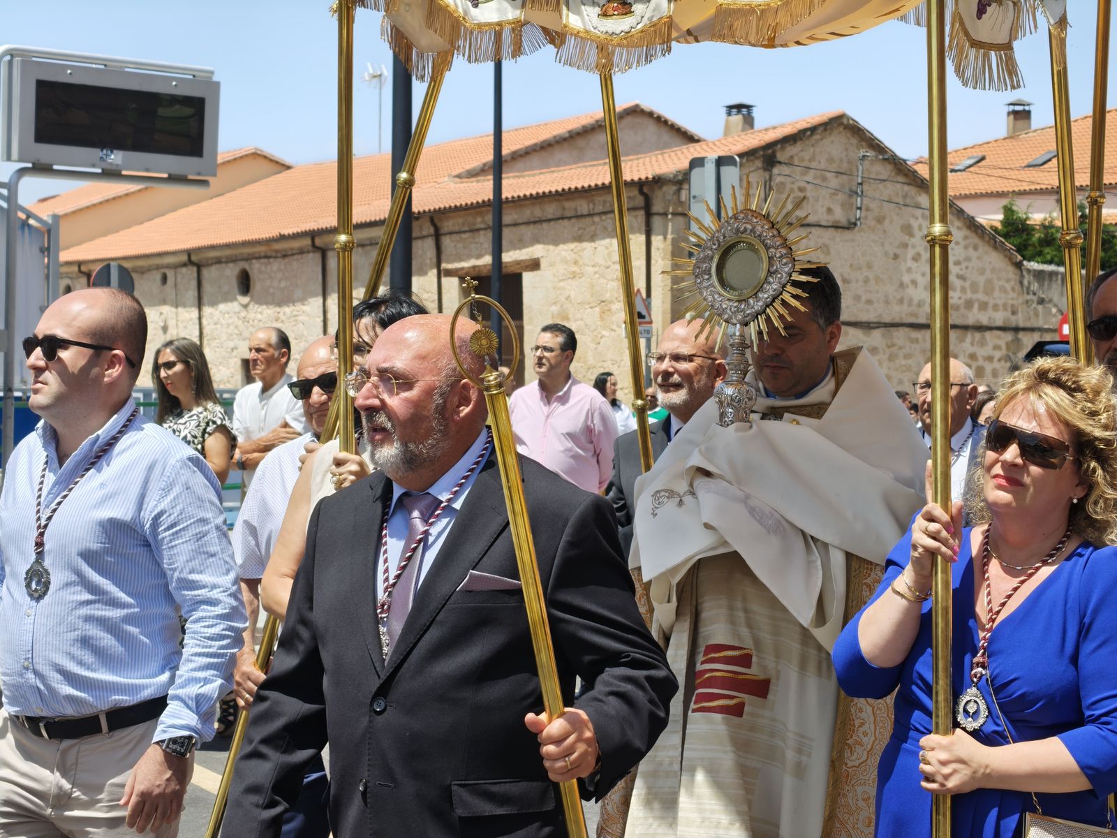 Misa y eucaristía en Villares de la Reina por el Corpus 2025 Misa y eucaristía en Villares de la Reina por el Corpus 2025