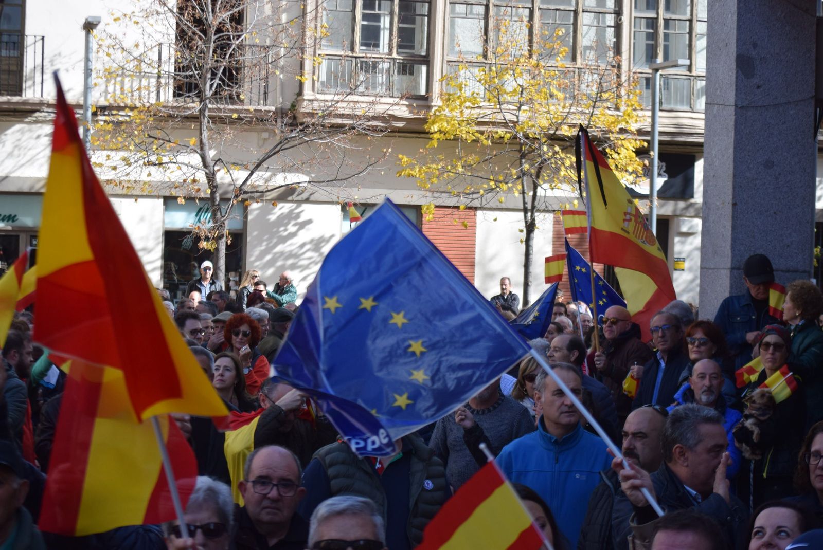 concentracion-del-pp-contra-la-amnistia-46