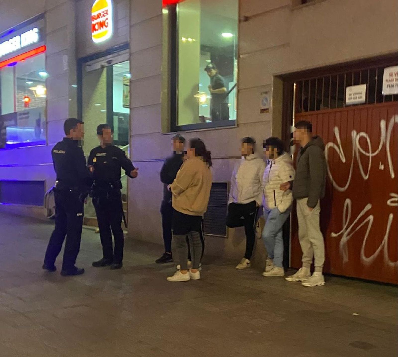 GALERÍA | Pelea multitudinaria con palos y navajas plaza de España