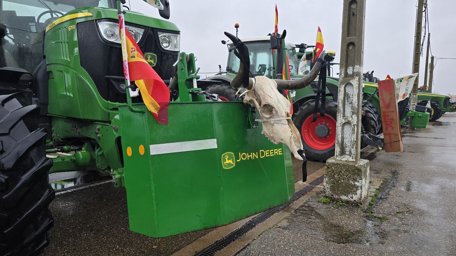 En imágenes la marcha con tractores y vehículos de campo en Salamanca en protesta contra Mercosur