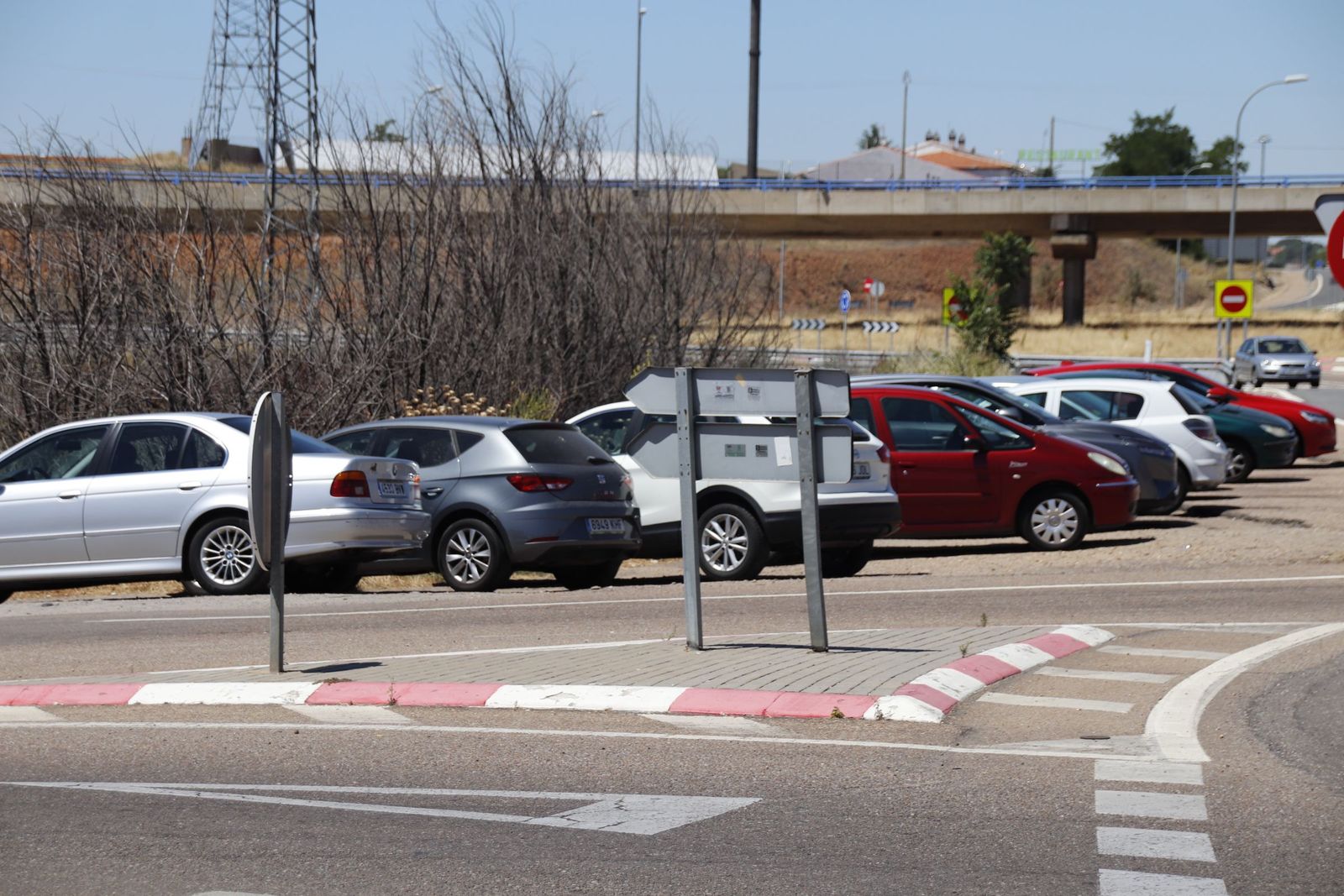 Coches estacionados | Foto de archivo