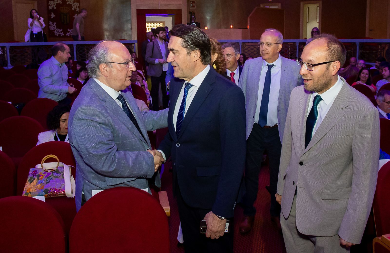 El consejero de Medio Ambiente, Vivienda y Ordenación del Territorio, Juan Carlos Suárez-Quiñones, inaugura el II Congreso de Sostenibilidad demográfica y territorial de Castilla y León. Vicente / ICAL El consejero de Medio Ambiente, Vivienda y Ordenación del Territorio, Juan Carlos Suárez-Quiñones, inaugura el II Congreso de Sostenibilidad demográfica y territorial de Castilla y León. Vicente / ICAL