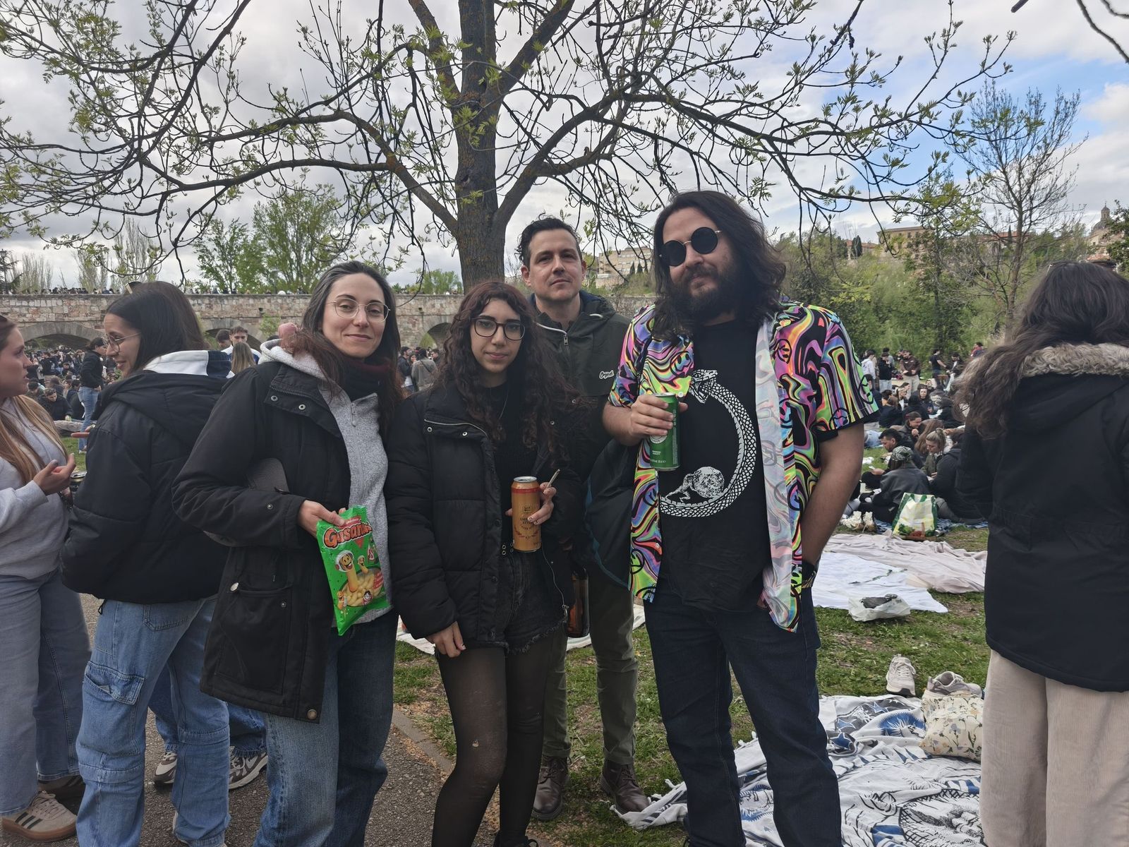 Un multitudinario Lunes de Aguas en Salamanca llena la ribera del Tormes