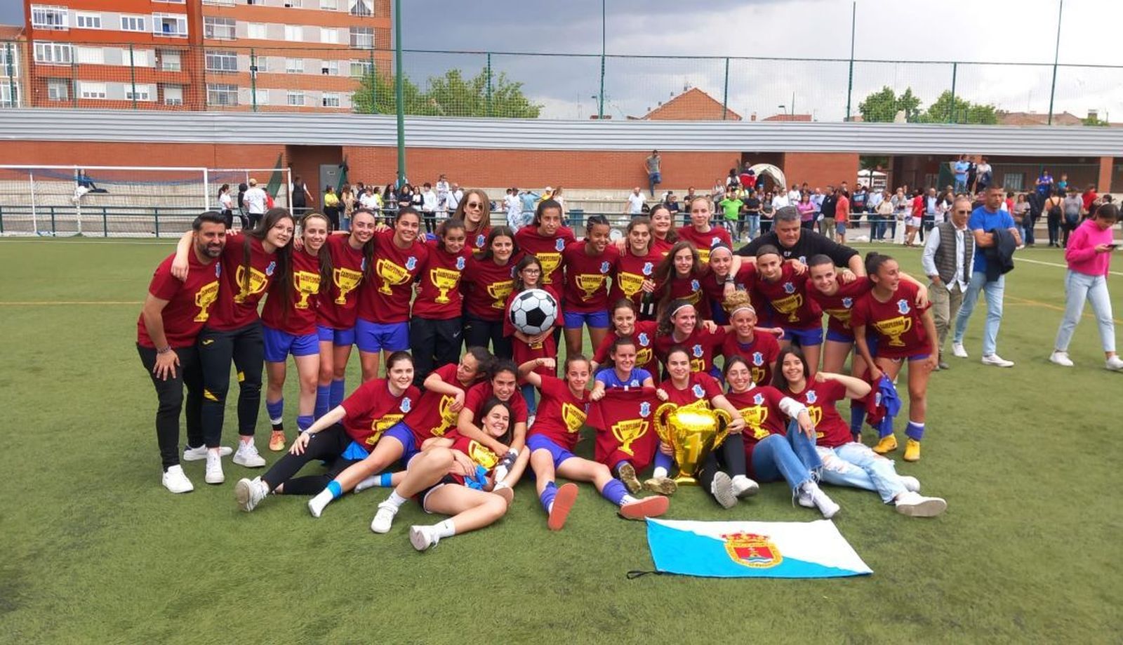 La Bovedana celebra su ascenso a Primera Nacional.