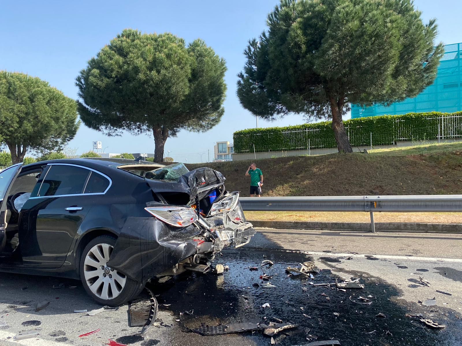 Tres vehículos implicados en un accidente en Carbajosa de la Sagrada. Fotos Carlos H. G