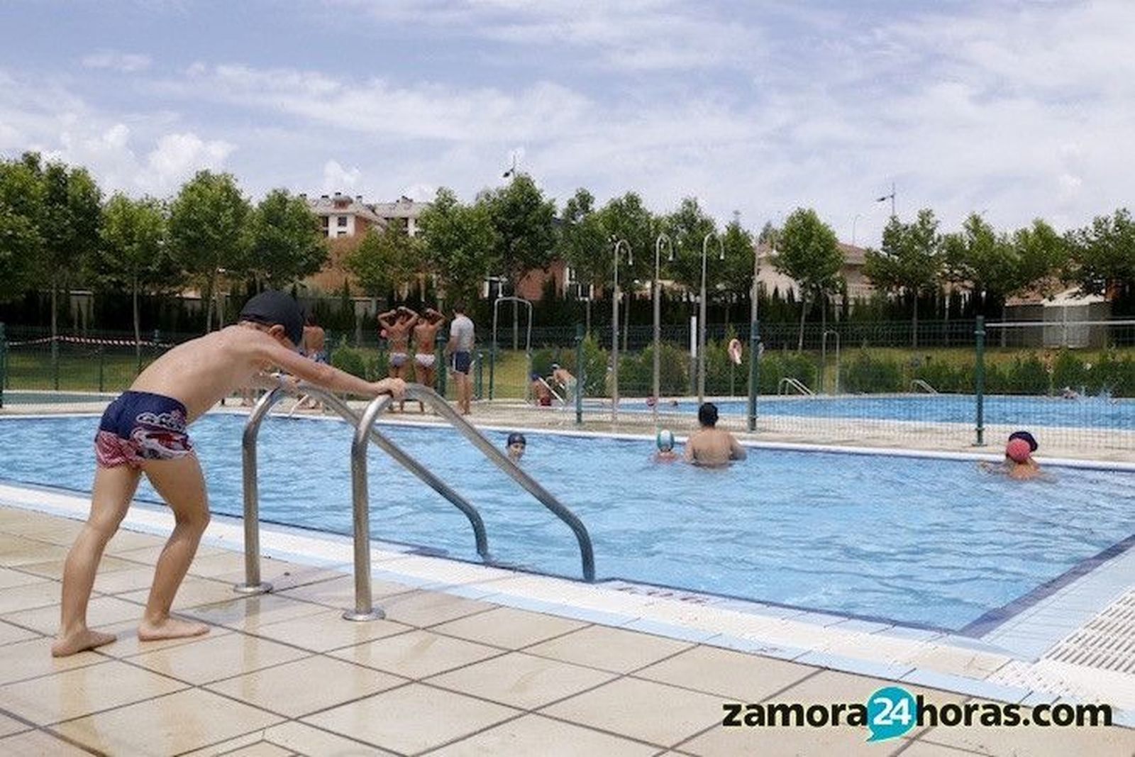 Piden mayor presencia policial en las piscinas municipales