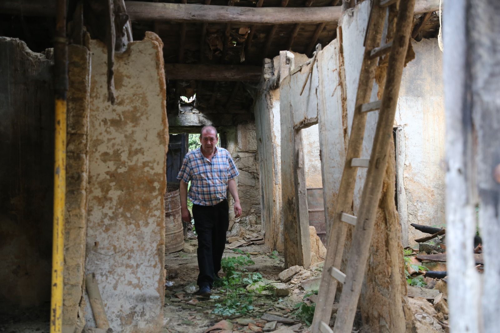 las-desoladoras-imagenes-de-la-sierra-de-la-culebra-tras-el-incendio-9