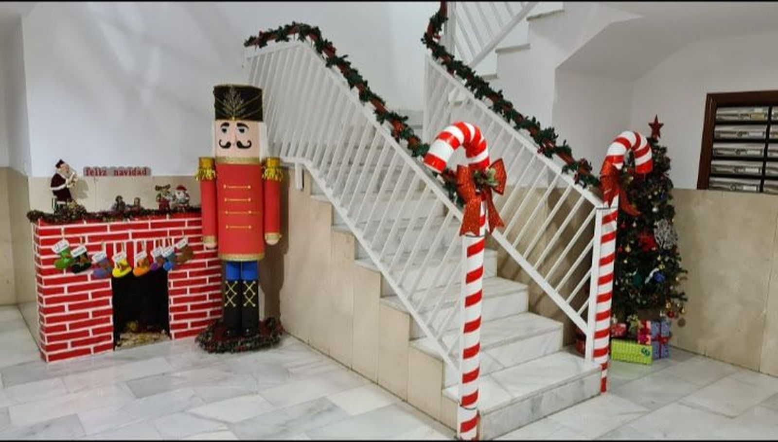 m-r-m-decoracion-navidena-situada-en-una-vivienda-de-la-calle-pedro-vidal-1