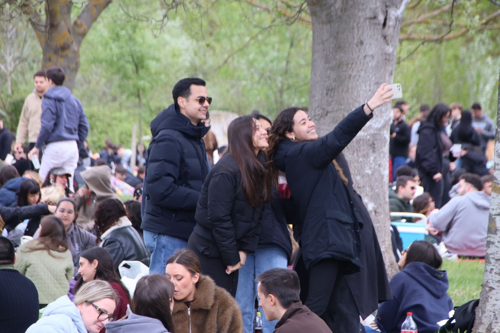 Un multitudinario Lunes de Aguas en Salamanca llena la ribera del Tormes