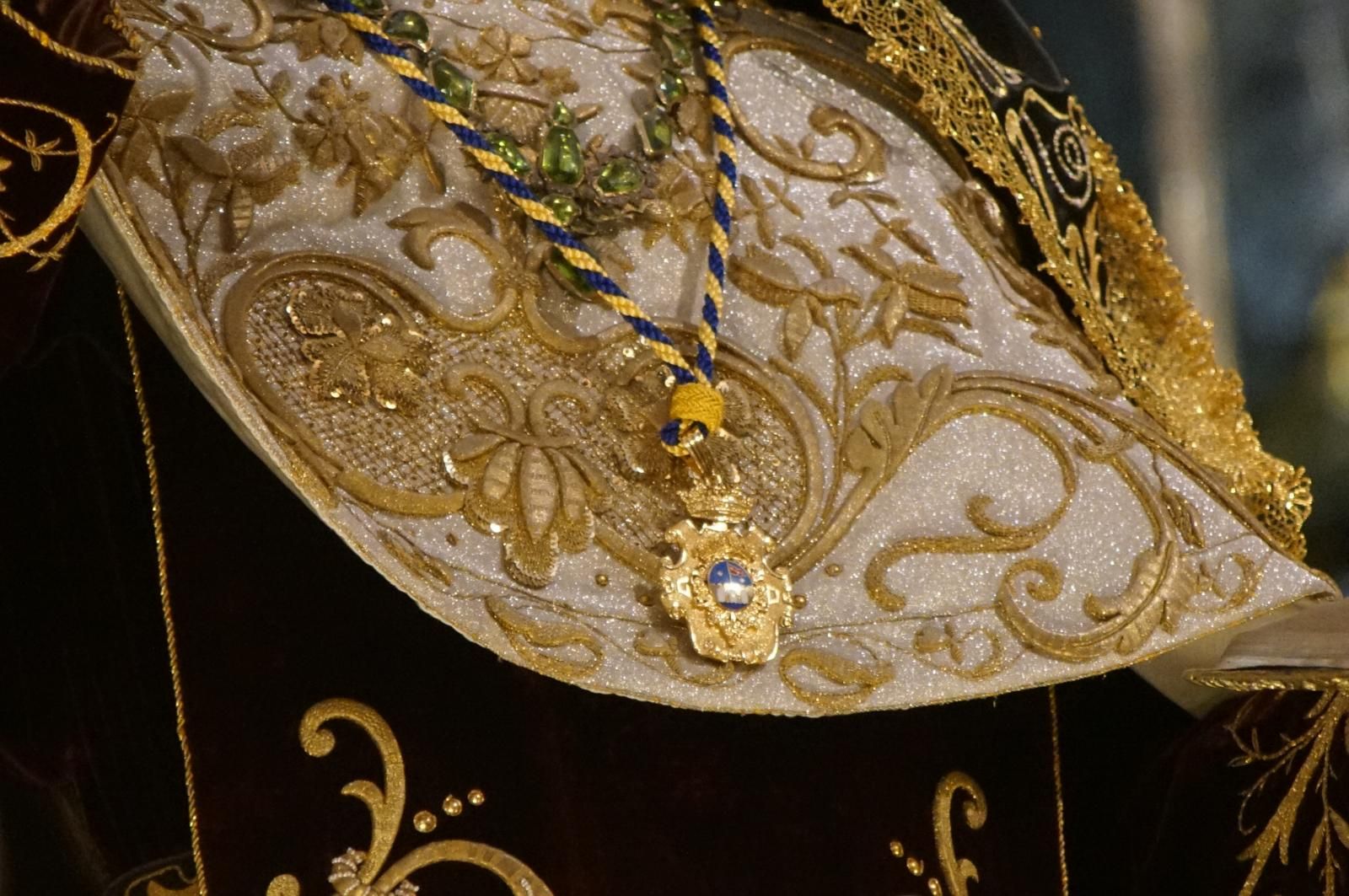 Santa Teresa se despide de los albenses bajo la lluvia