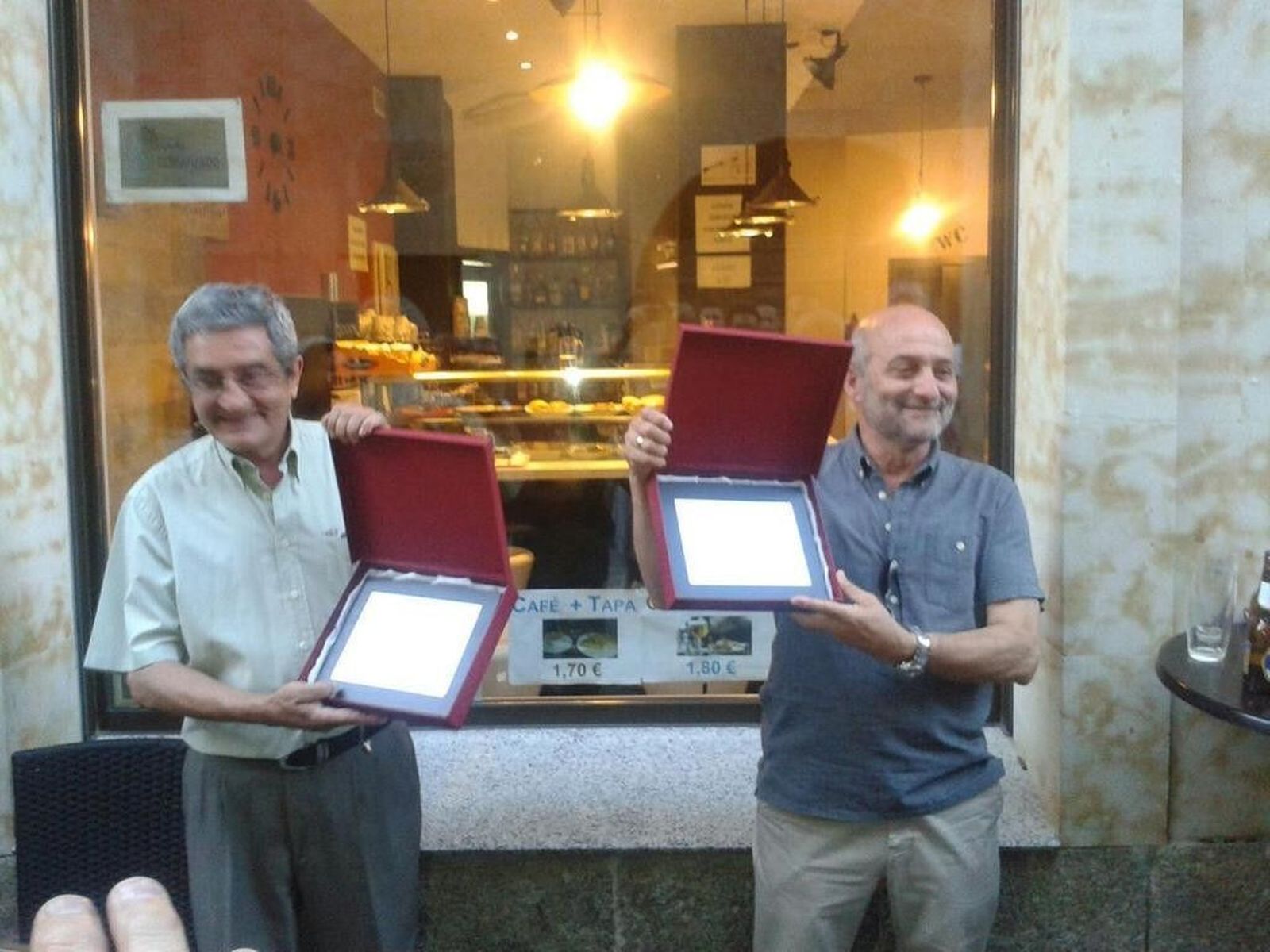 Rayo Oliva homenajeó a la antigua directiva con un partido