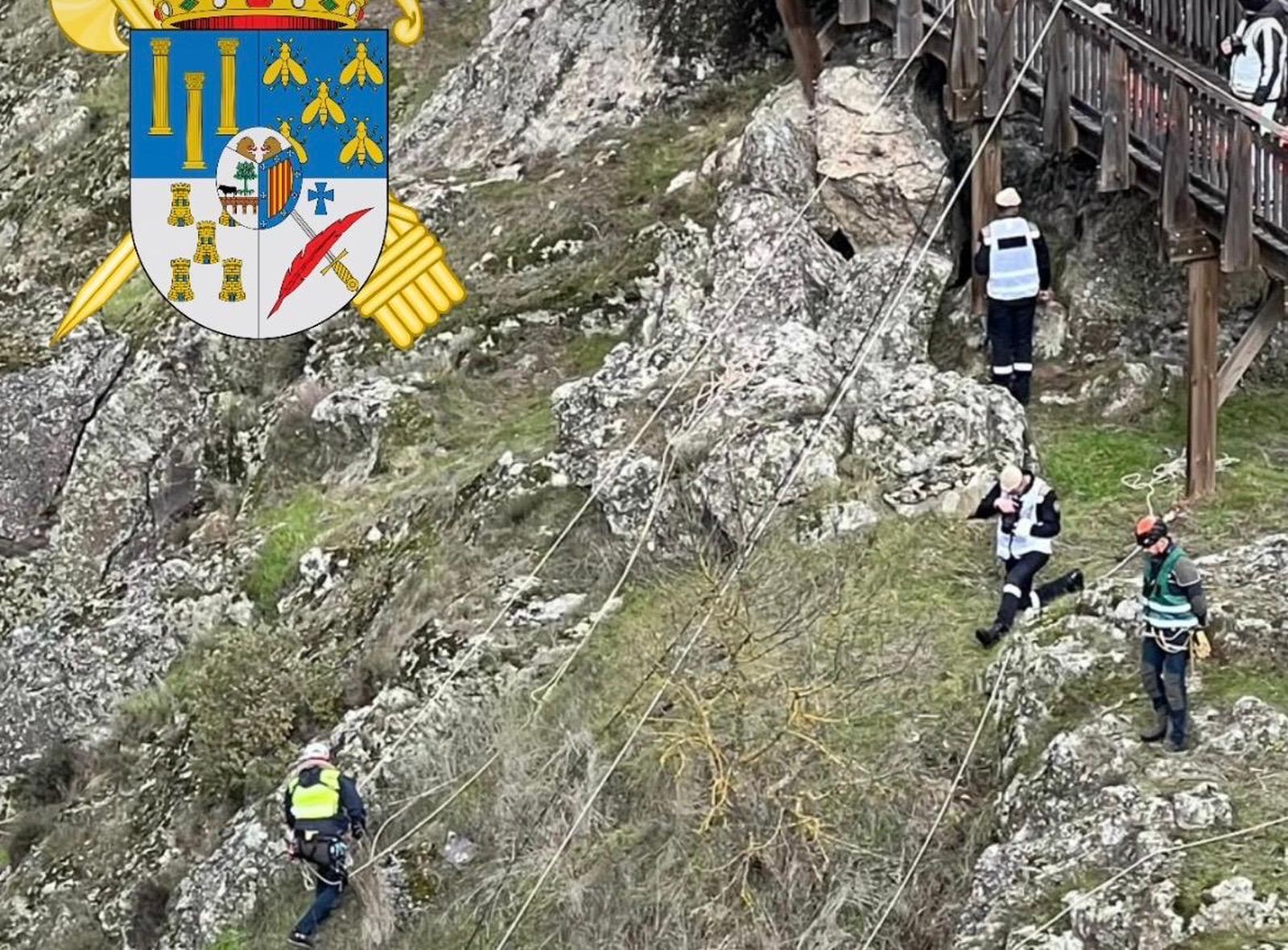 Guardias civiles de Salamanca participan en un rescate recreado en las pasarelas del Mondego