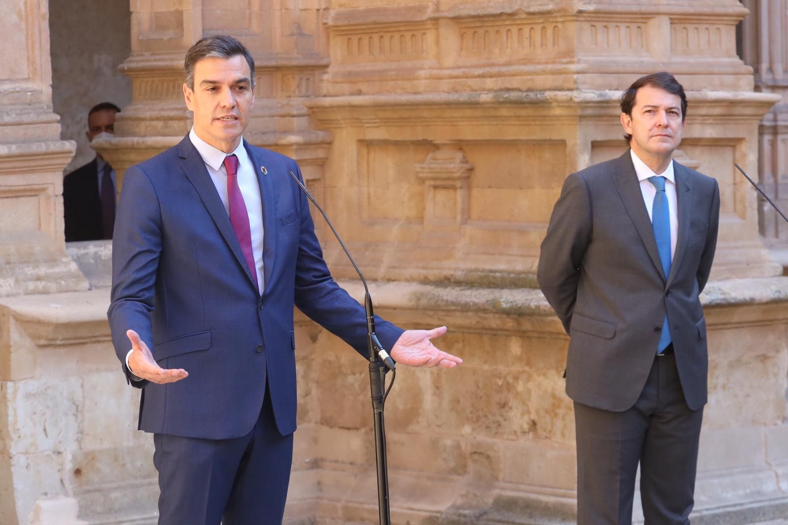 Pedro Sánchez y Mañueco en la Conferencia de Presidentes