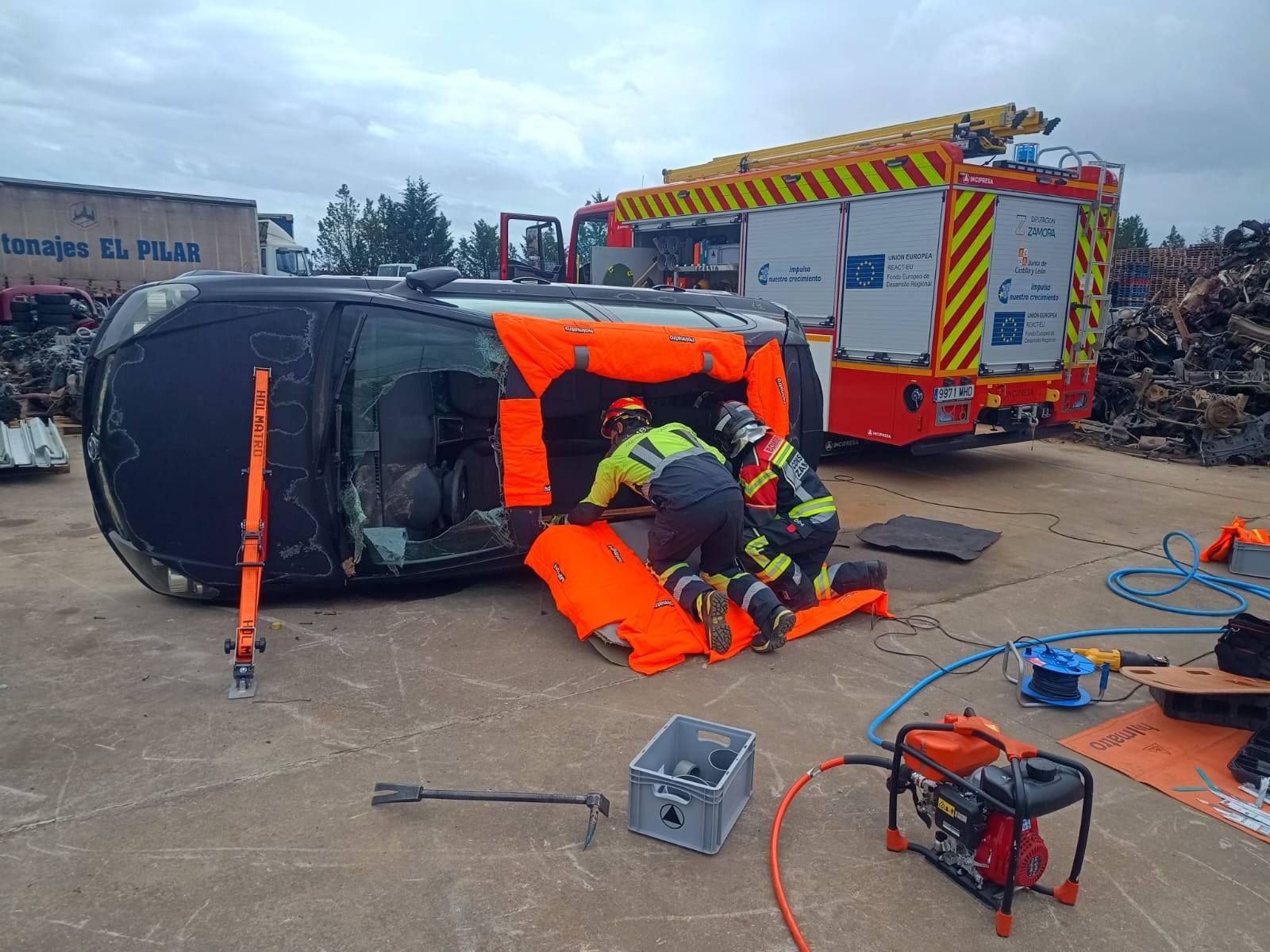 Los bomberos del Consorcio Provincial, más formados en excarcelación y rescate de personas atrapadas en vehículos