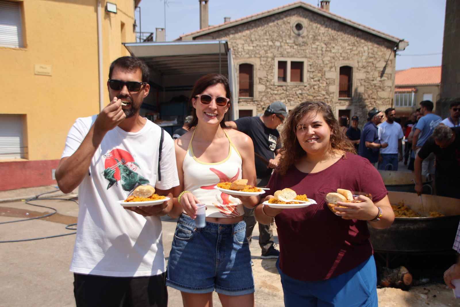 Masueco paella popular en la plaza