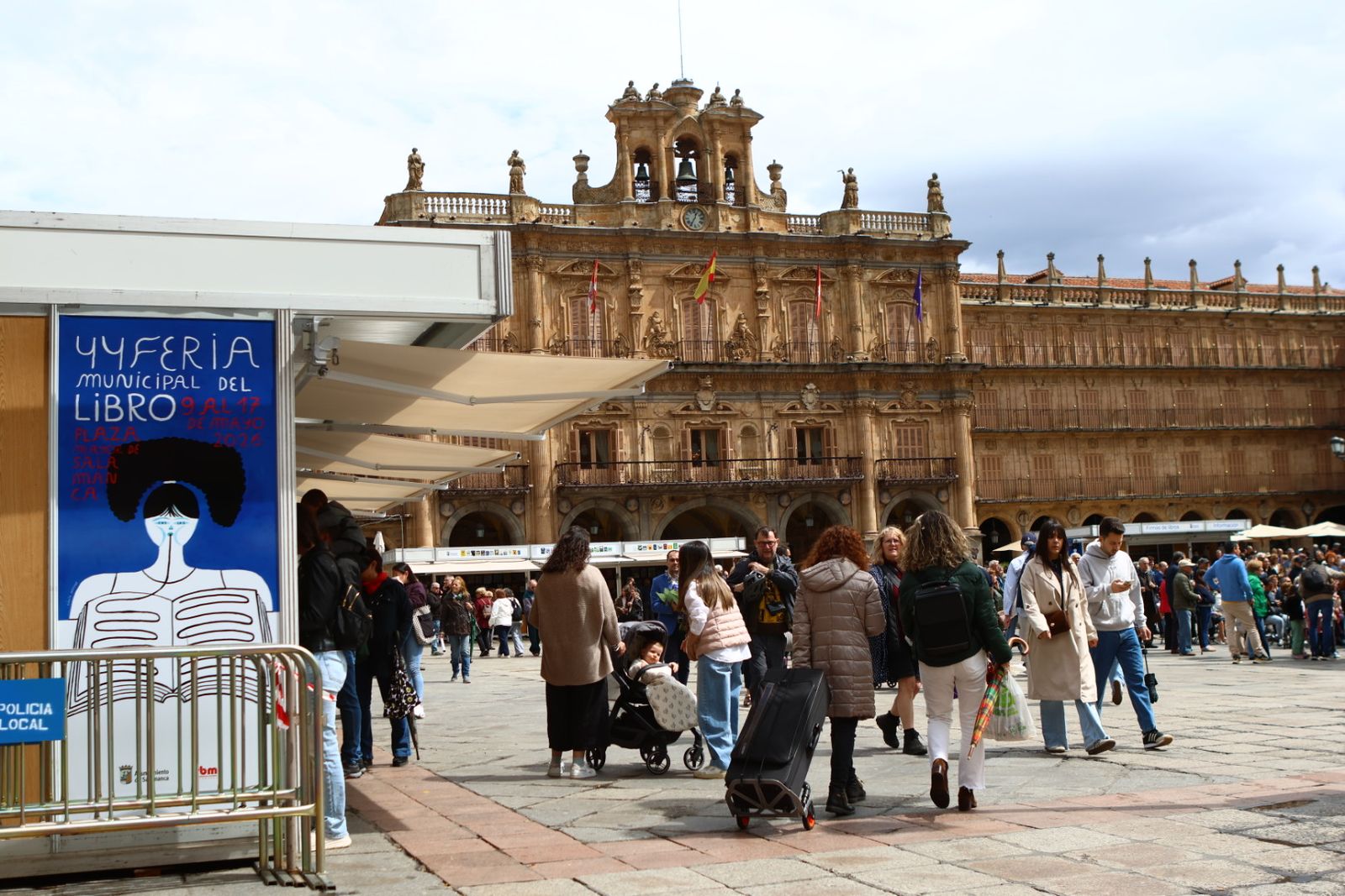 Feria municipal del libro en la Plaza Mayor de Salamanca