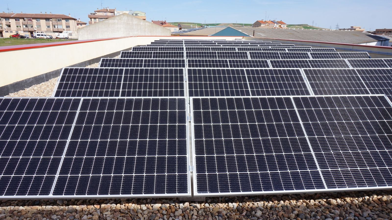 carlos-garcia-carbayo-y-el-presidente-de-air-institute-juan-manuel-corchado-firman-el-acuerdo-de-cesion-del-centro-de-iot-e-inteligencia-artificia-34