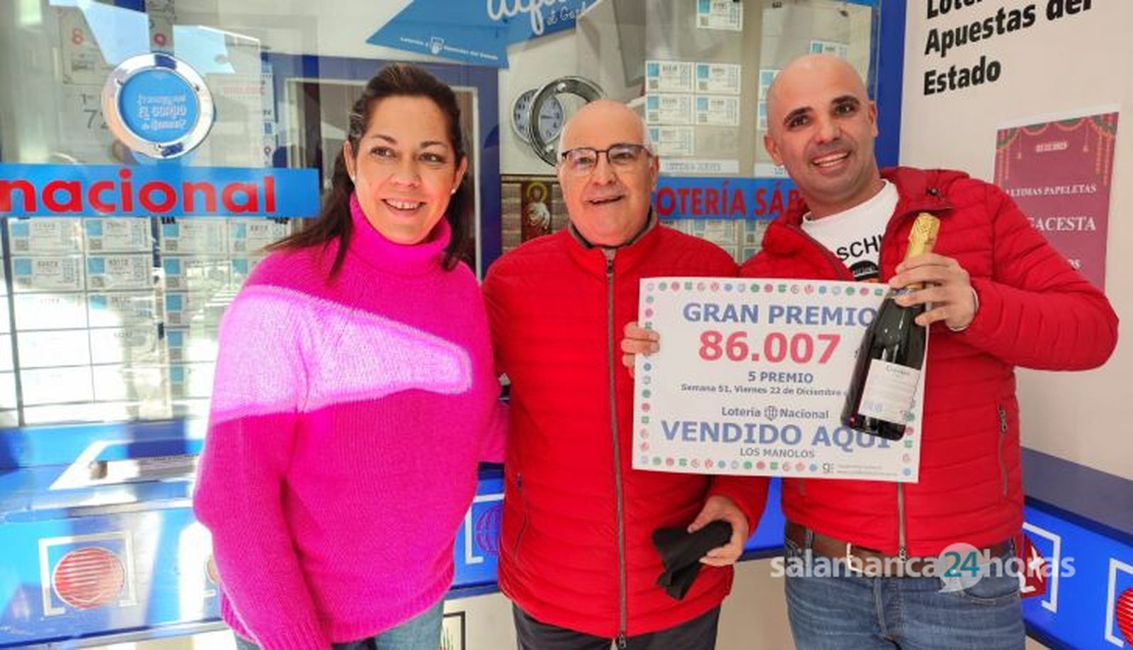 El quinto premio 86.007 toca en la Administración 'Los Manolos', en el paseo del Rollo. Foto Carlos H (9)