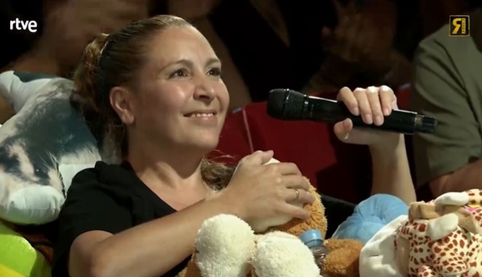 Una salmantina celebra en el programa de La Revuelta haber superado un cáncer de riñón