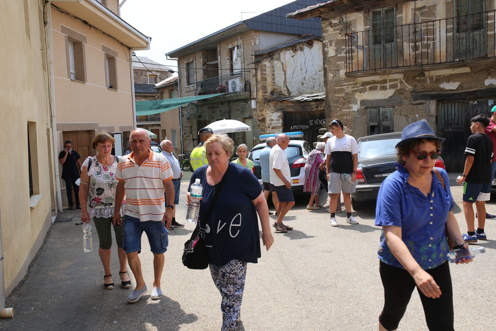 jl-leal-ical-vecinos-de-villarino-manzanas-desalojados-por-el-incendio-de-la-sierra-de-la-culebra-3