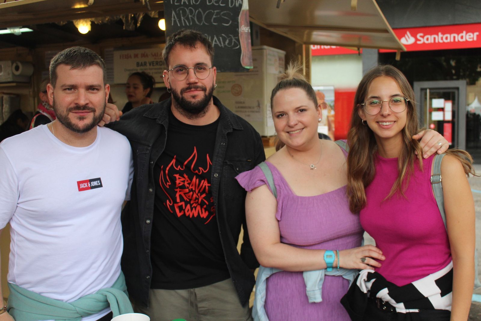 Ambiente en la Feria de Día en el mediodía de este domingo