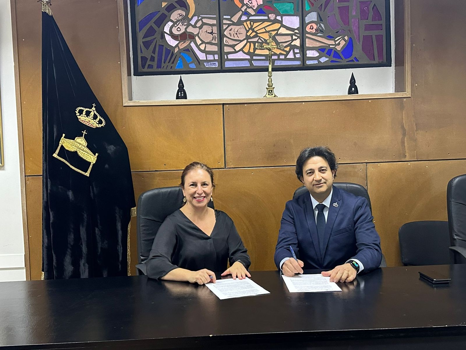 Imagen del contrato firmado por ambas partes