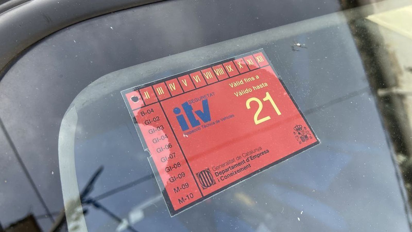 Pegatina de la ITV  Fotografía NIUS