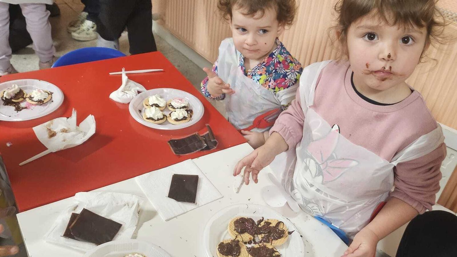 Los más pequeños de Teradillos cocina un delicioso postre