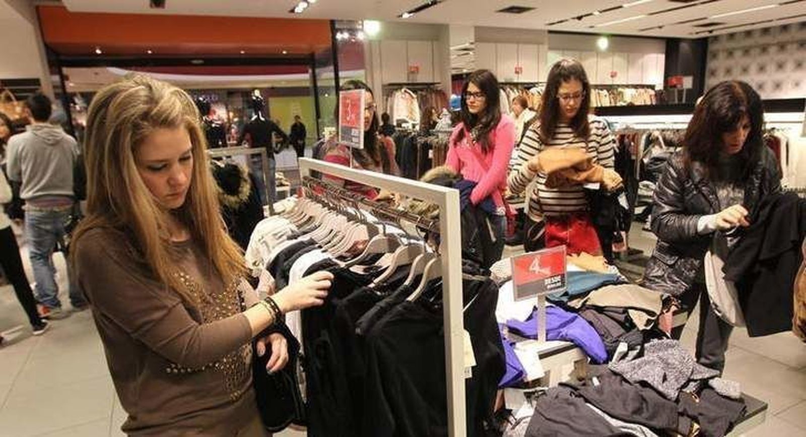 La campaña de rebajas de verano prevé generar más de cuatrocientos empleos en Zamora