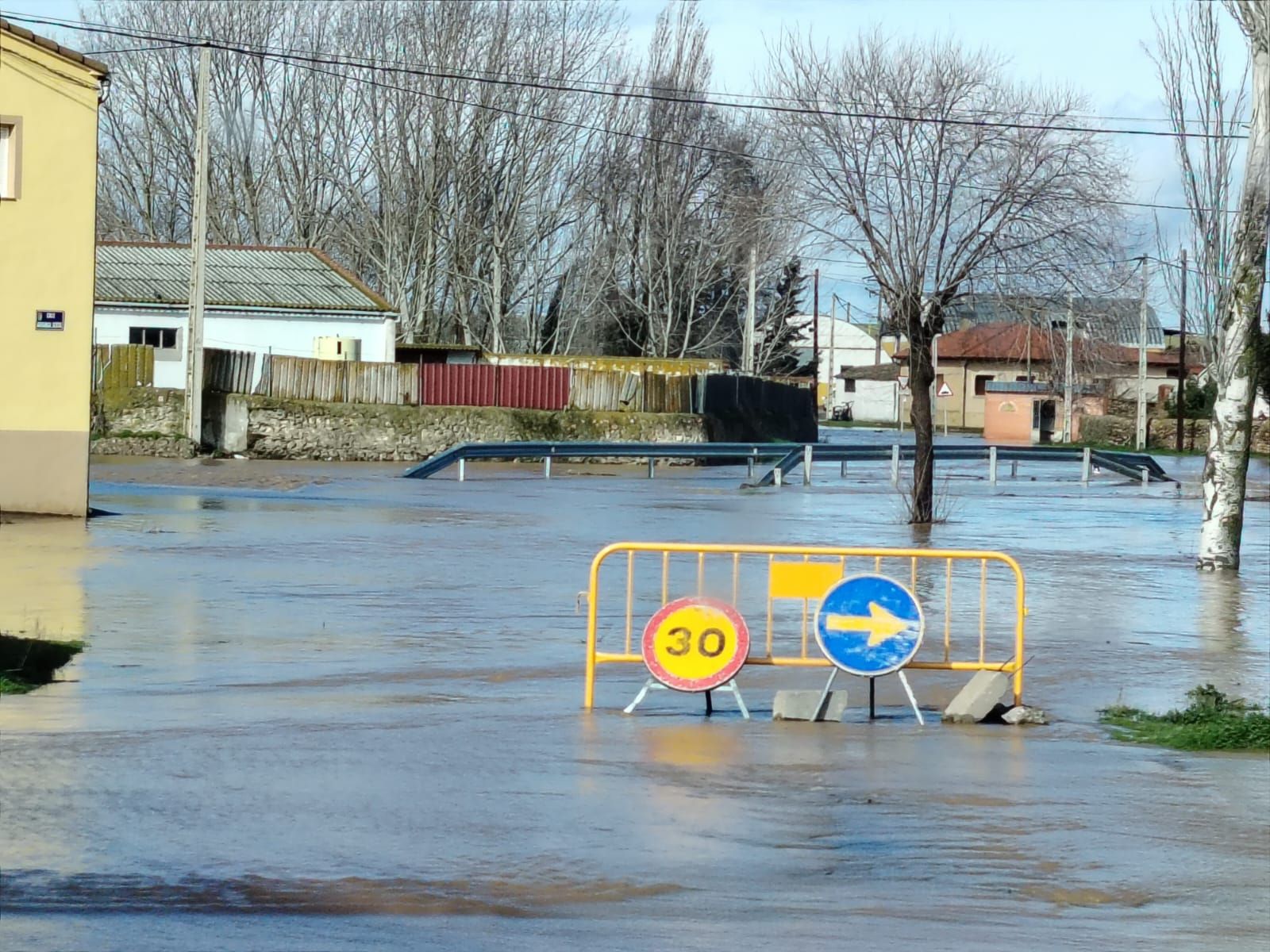 Carretera que une Valdecarros con Pedraza