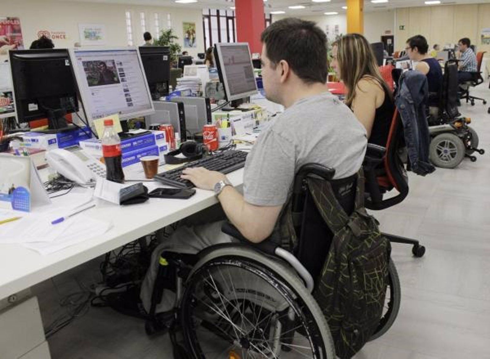 Personas con discapacidad en su lugar de trabajo. Foto de archivo EP Personas con discapacidad en su lugar de trabajo. Foto de archivo EP